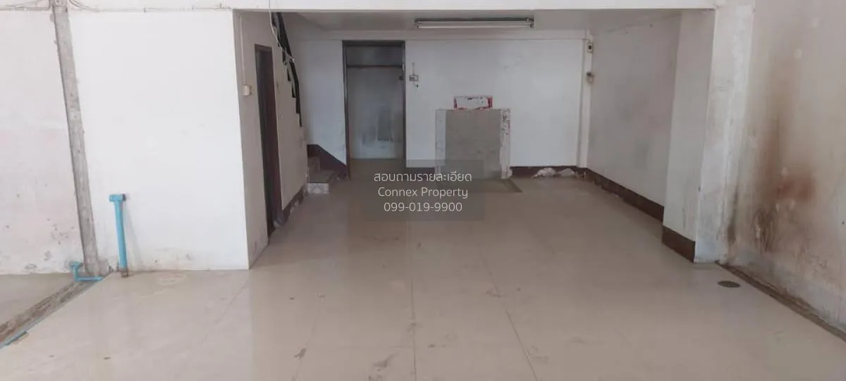 For Sale 3 and a half storey commercial building , Phraek Sa , Mu 4