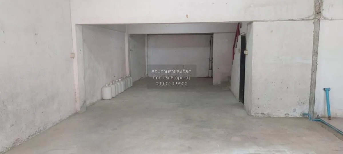 For Sale 3 and a half storey commercial building , Phraek Sa , Mu