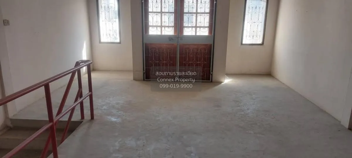 For Sale 3 and a half storey commercial building , Phraek Sa , Mu
