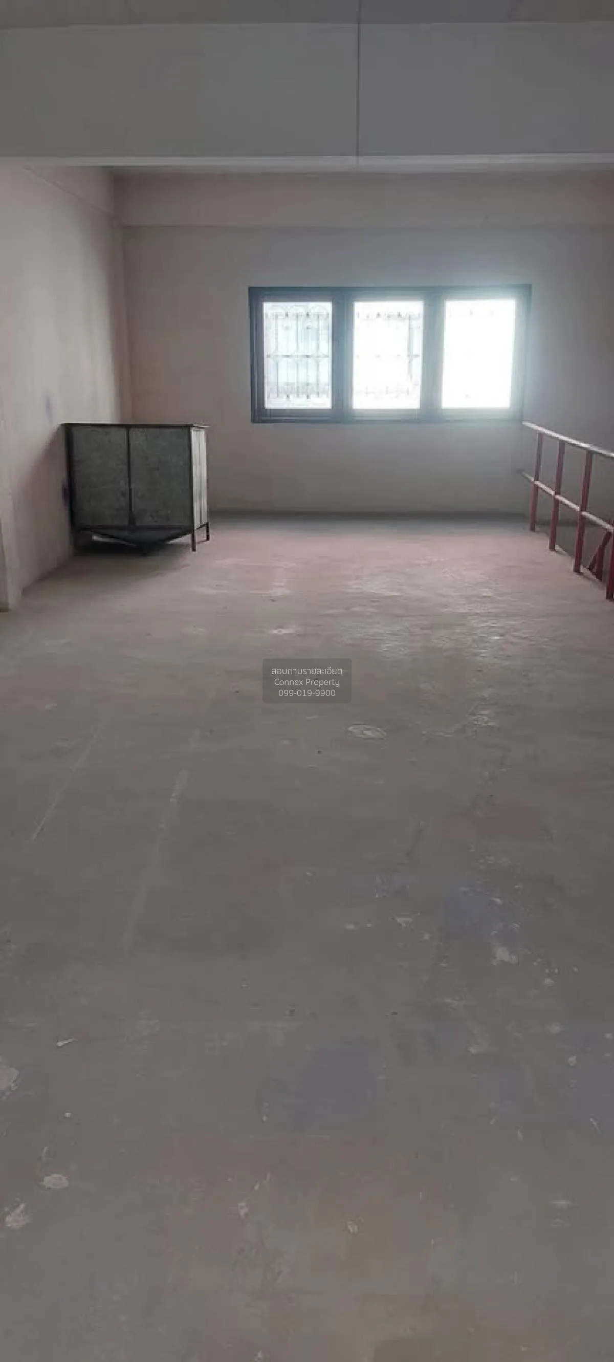 For Sale 3 and a half storey commercial building , Phraek Sa , Mu