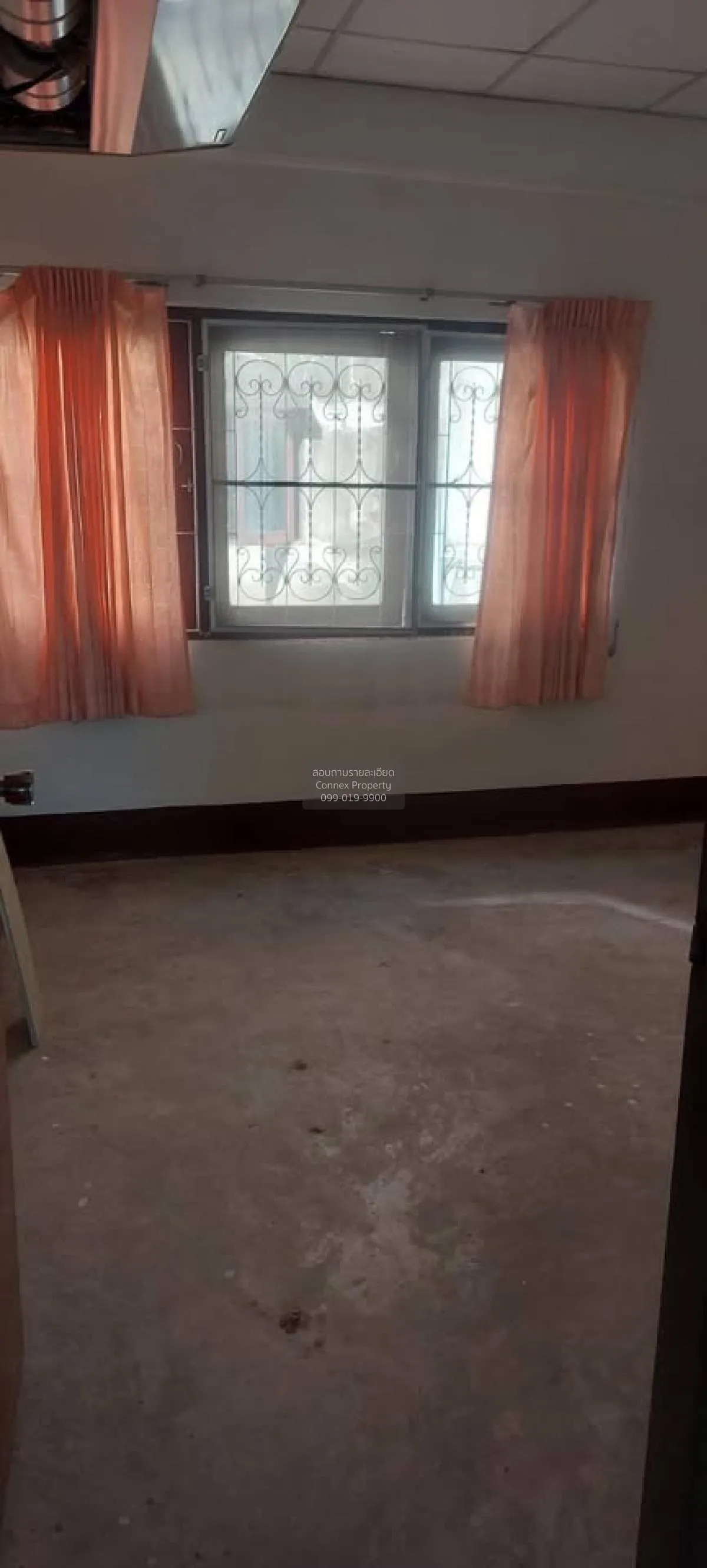 For Sale 3 and a half storey commercial building , Phraek Sa , Mu