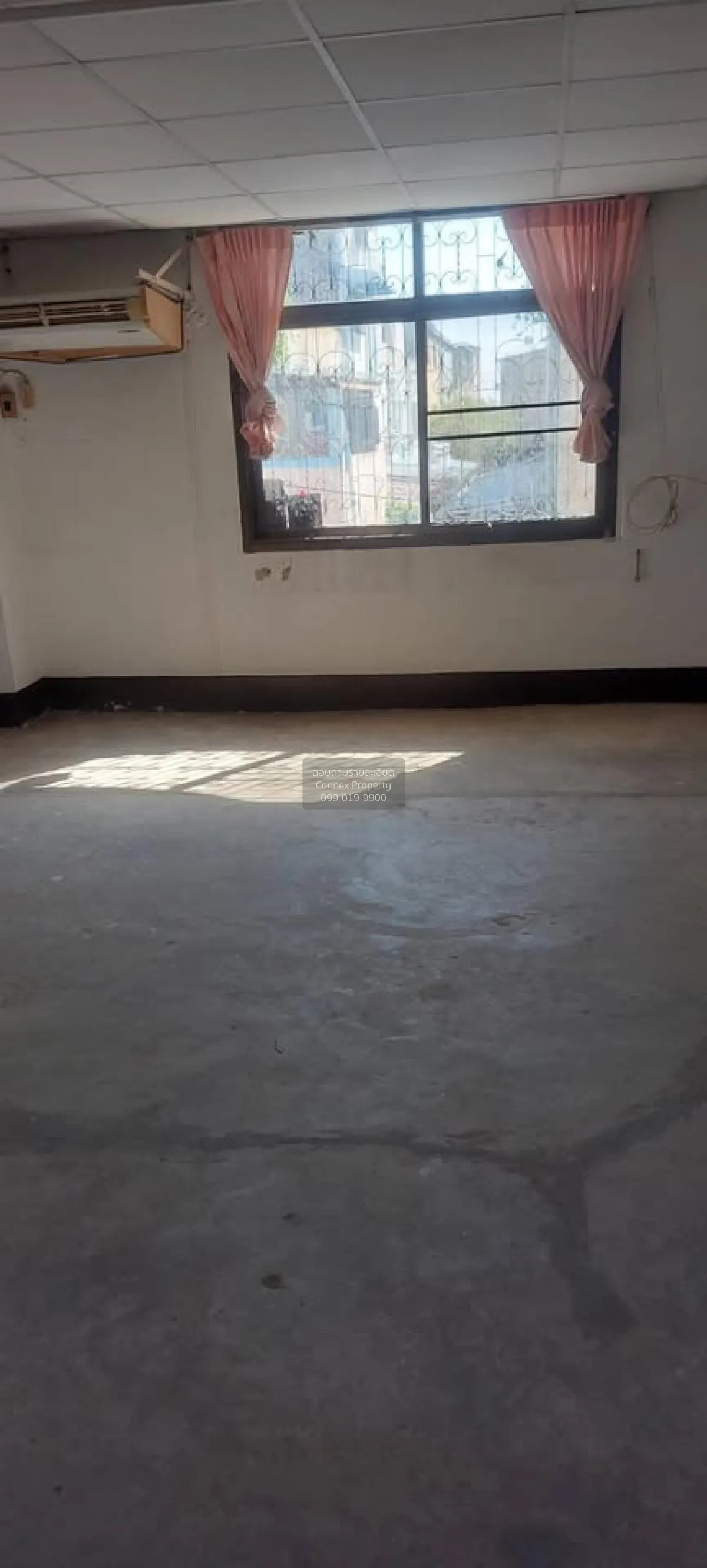 For Sale 3 and a half storey commercial building , Phraek Sa , Mu