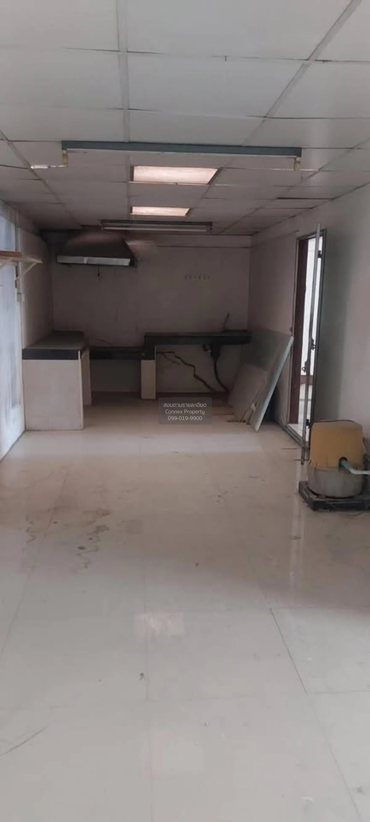 For Sale 3 and a half storey commercial building , Phraek Sa , Mu