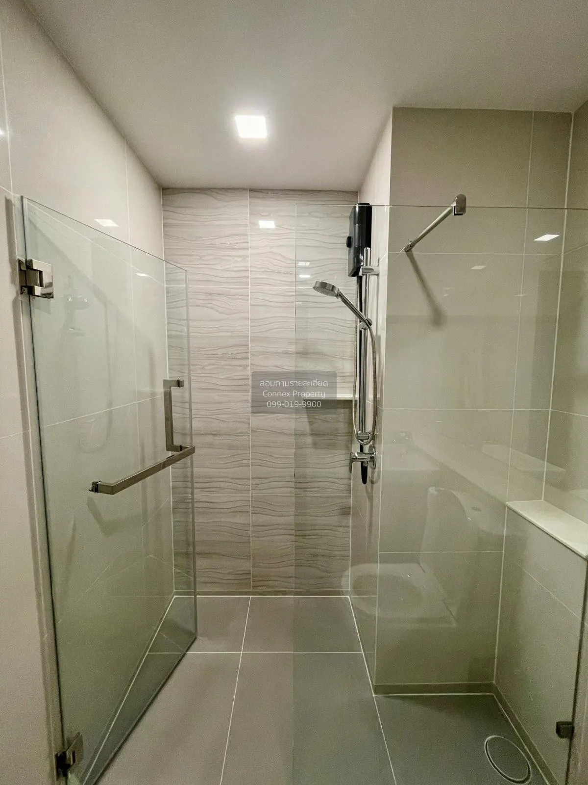 For Rent Condo , Life Phahon - Ladprao , corner unit , Chatuchak 