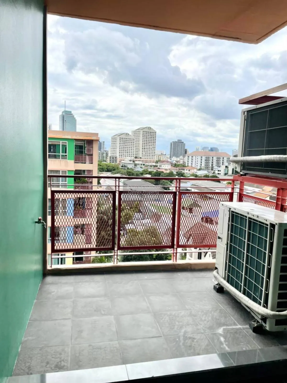 For Sale Condo , C Style Condo , corner unit , wide frontage , MR