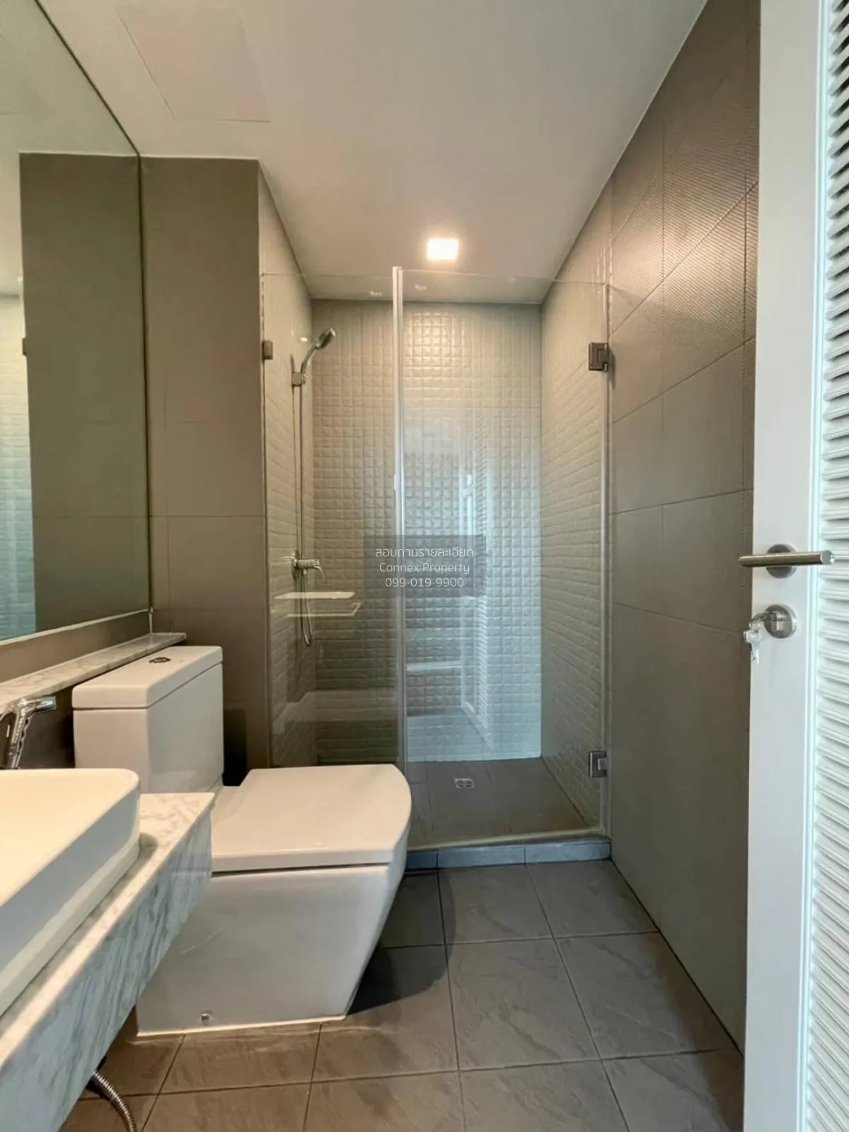 For Sale Condo , C Style Condo , corner unit , wide frontage , MR