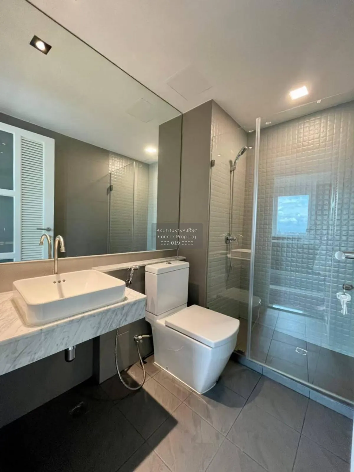 For Sale Condo , C Style Condo , corner unit , wide frontage , MR