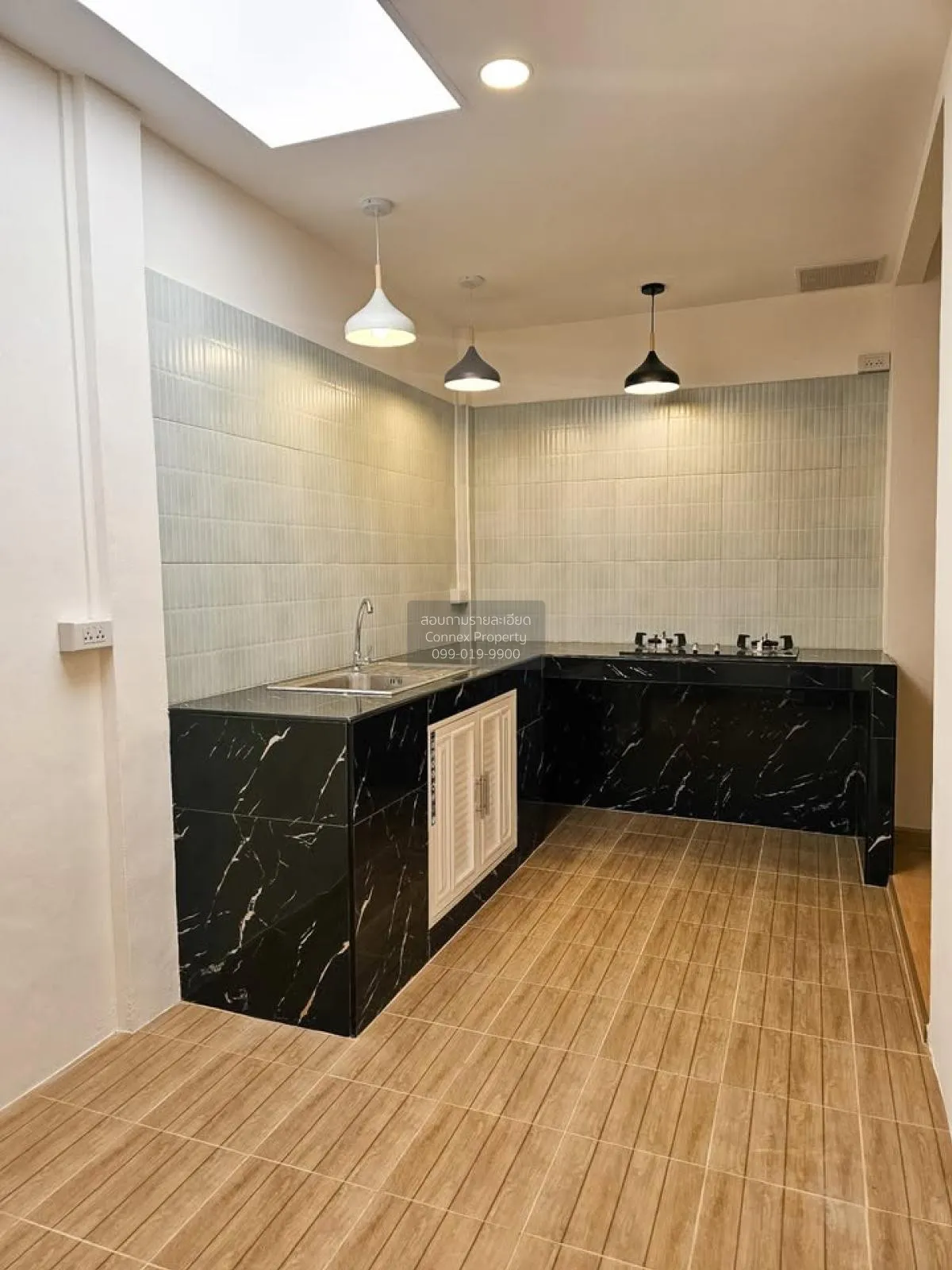 ขายทาวน์เฮ้าส์/ทาวน์โฮม  อยู่เจริญ - บุญมา ชั้นสูง หน้ากว้าง รีโน