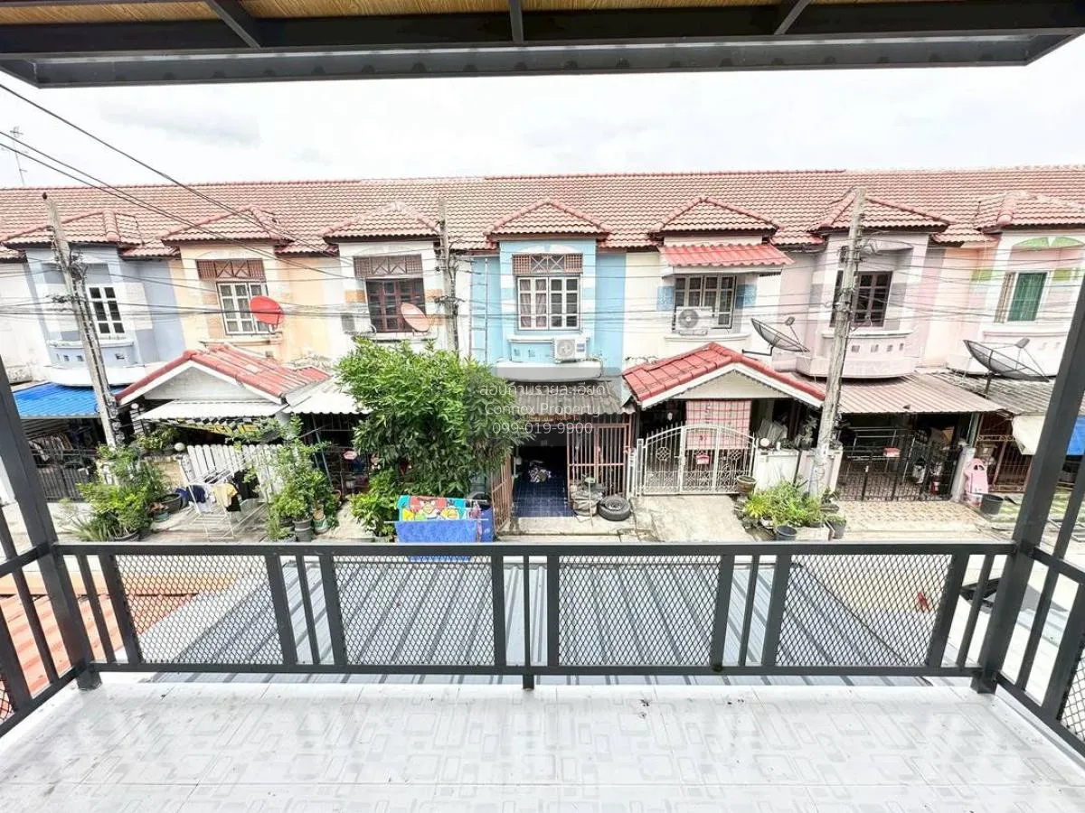 For Sale Townhouse/Townhome  , Baan Piya Wararom 3  , newly renov