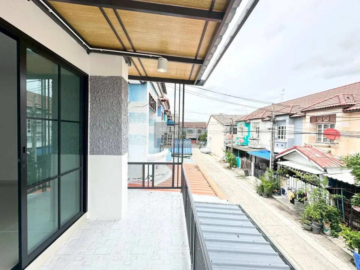 For Sale Townhouse/Townhome  , Baan Piya Wararom 3  , newly renov