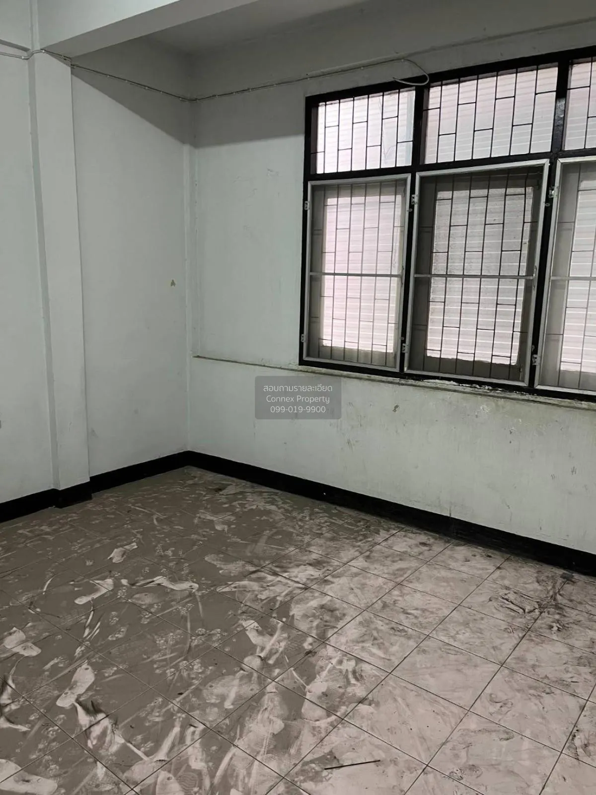 ขาย ตึกแถว 3 ชั้นครึ่งติดถนนแพรกษา CX-123846