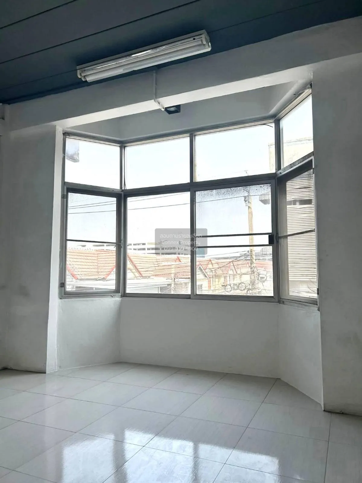 For Sale Townhouse/Townhome  , Yoocharoen Vibhavadi , wide fronta