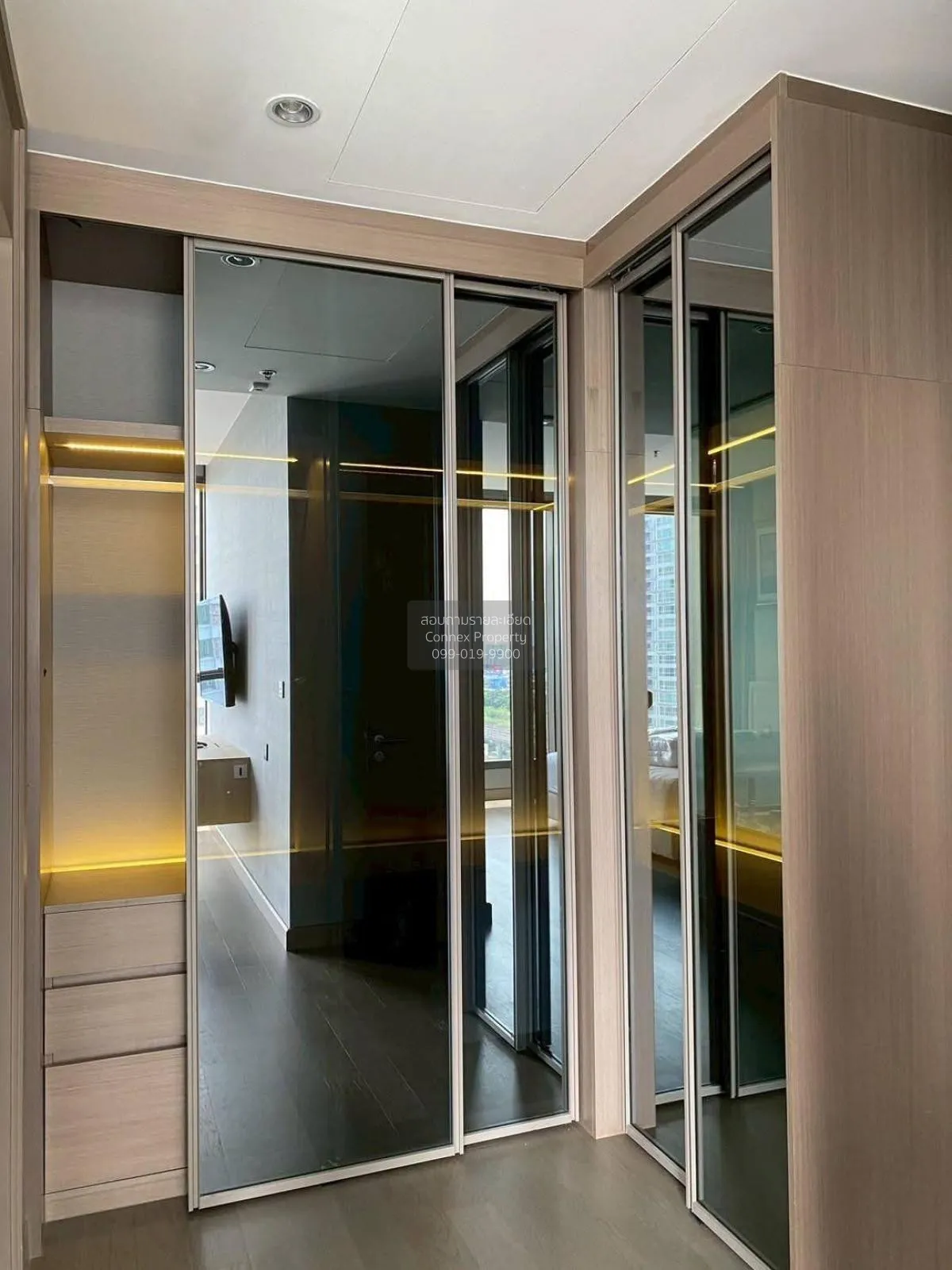 เช่าคอนโด  ดิ เอส แอท สิงห์คอมเพล็กซ์ MRT-เพชรบุรี บางกะปิ เขต ห้ 4