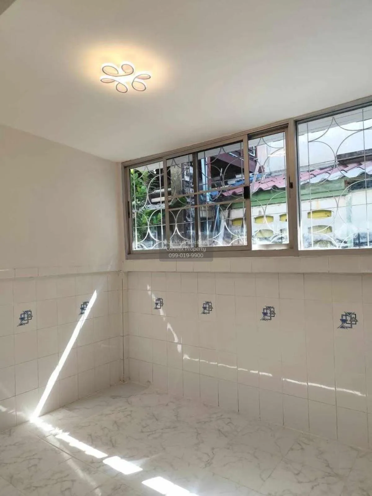 ขายทาวน์เฮ้าส์/ทาวน์โฮม  บ้านวรารักษ์ รามอินทรา MRT-เศรษฐบุตรบำเพ