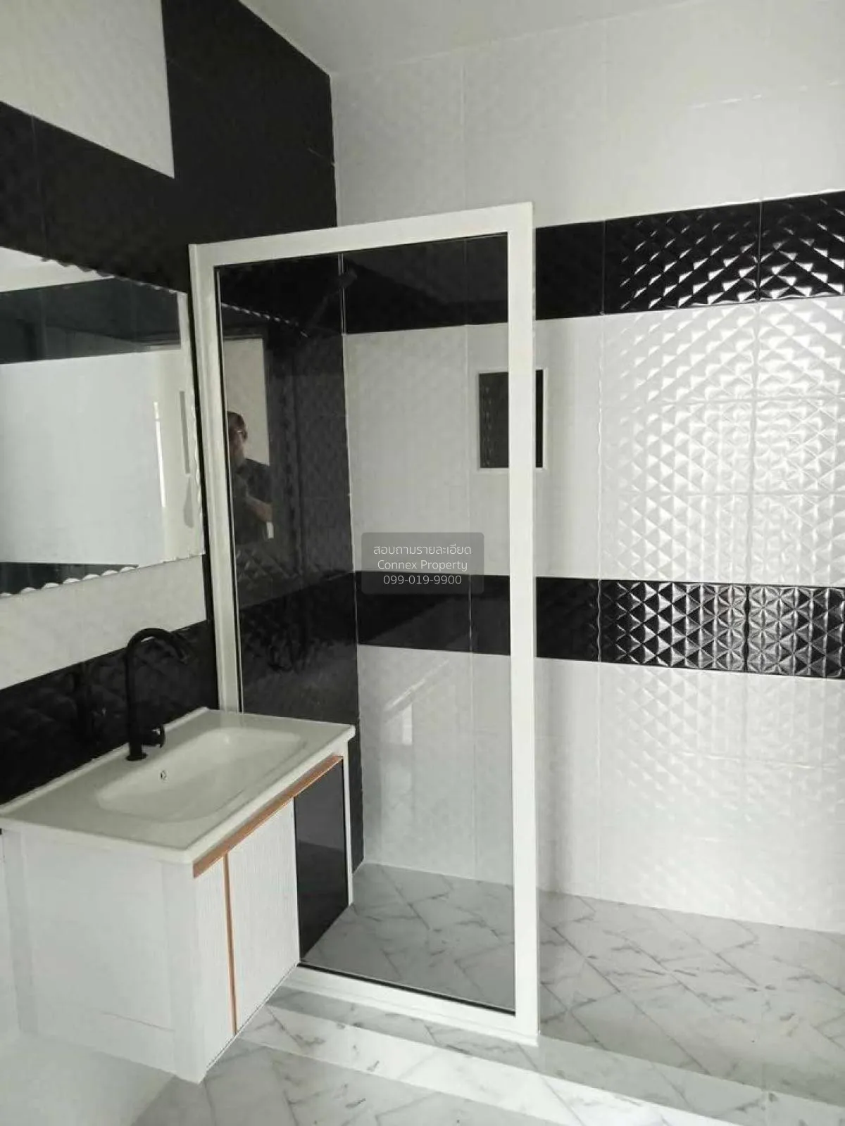 ขายทาวน์เฮ้าส์/ทาวน์โฮม  บ้านวรารักษ์ รามอินทรา MRT-เศรษฐบุตรบำเพ