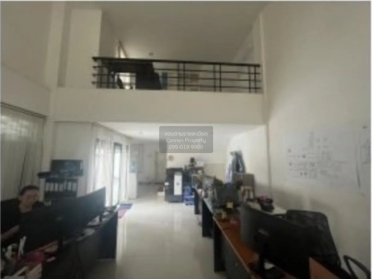 For Sale 3.5- storey commercial building area 82.40 square wah Ra 4