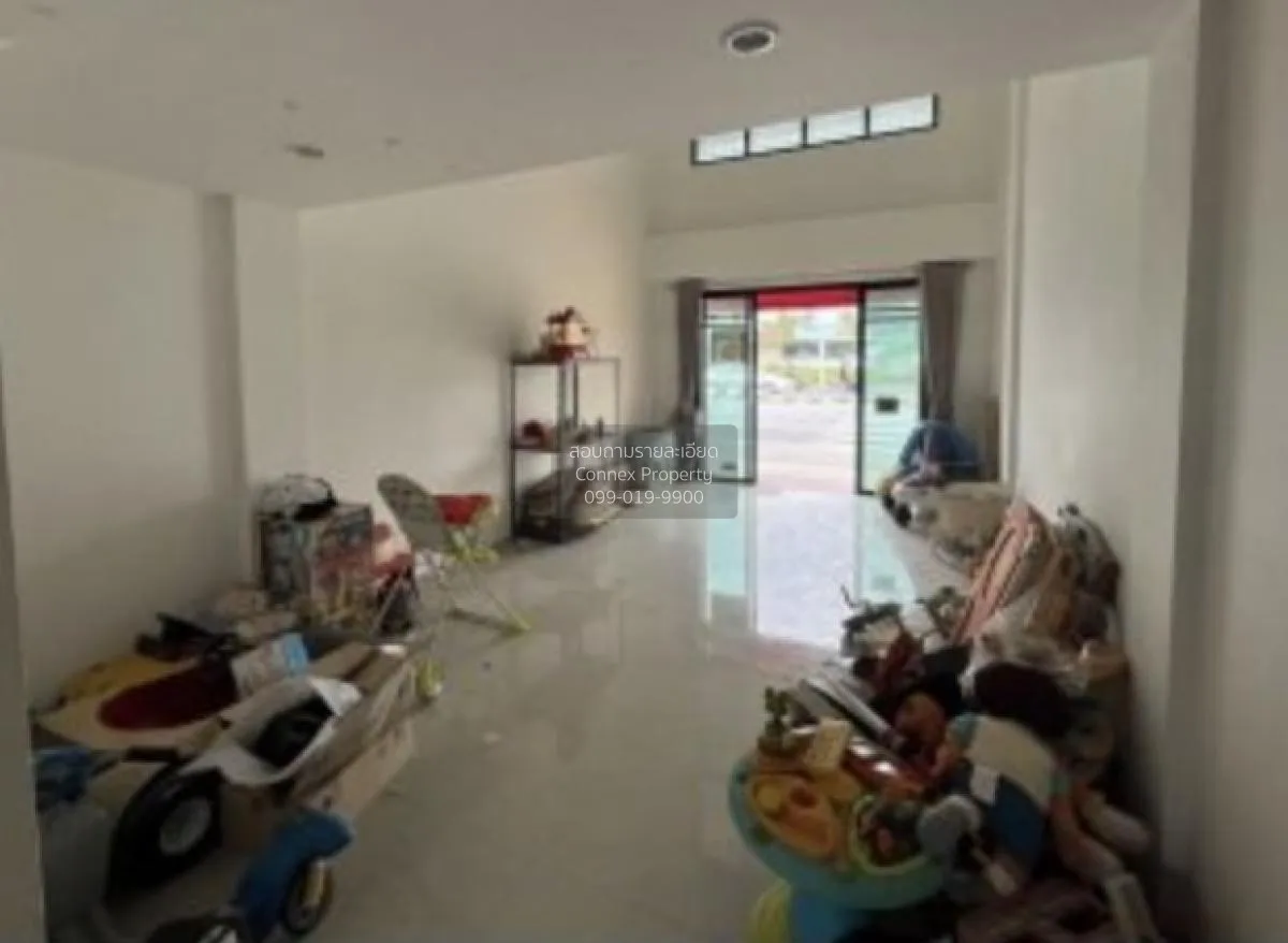 For Sale 3.5- storey commercial building area 82.40 square wah Ra