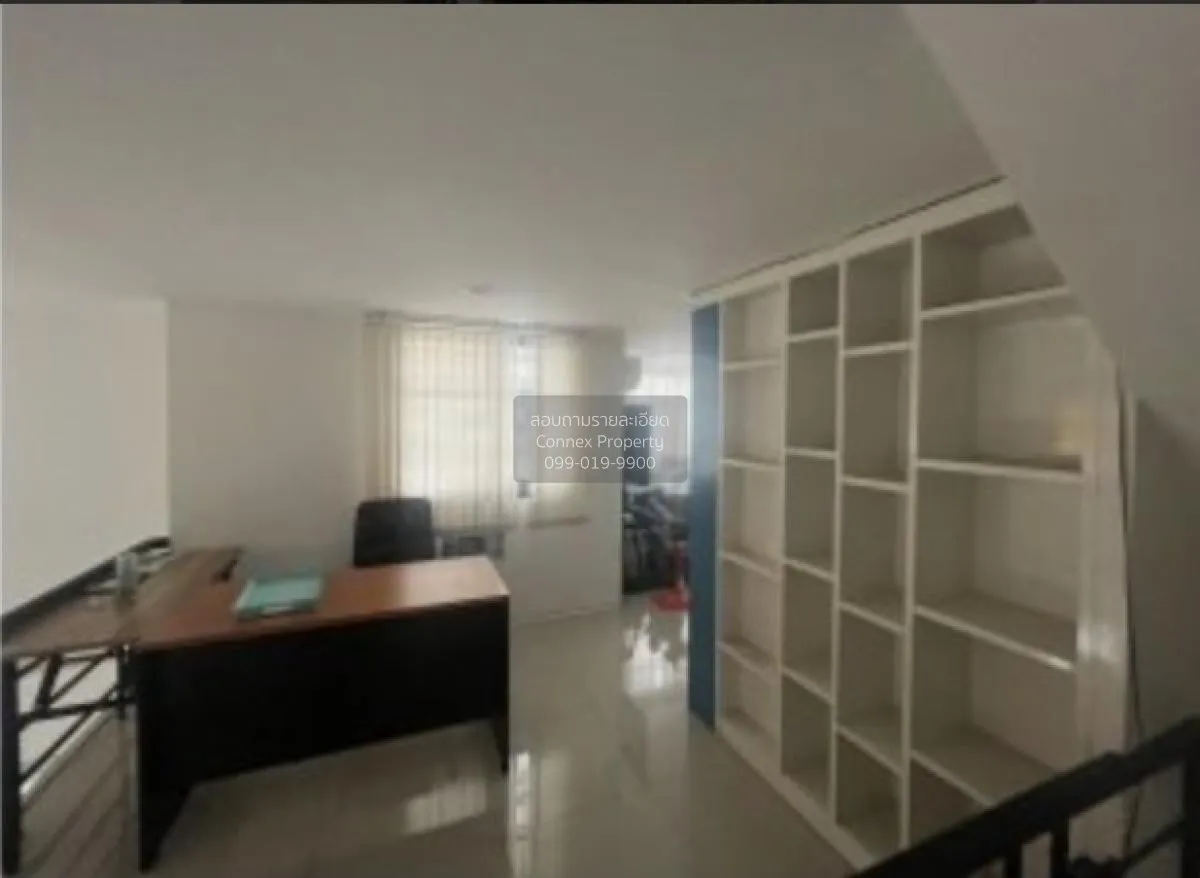 For Sale 3.5- storey commercial building area 82.40 square wah Ra