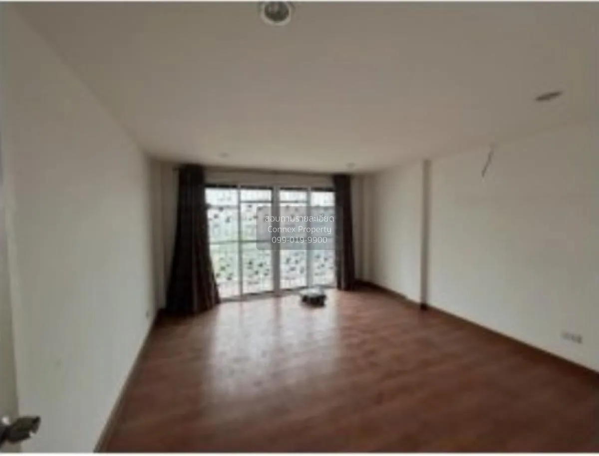 For Sale 3.5- storey commercial building area 82.40 square wah Ra