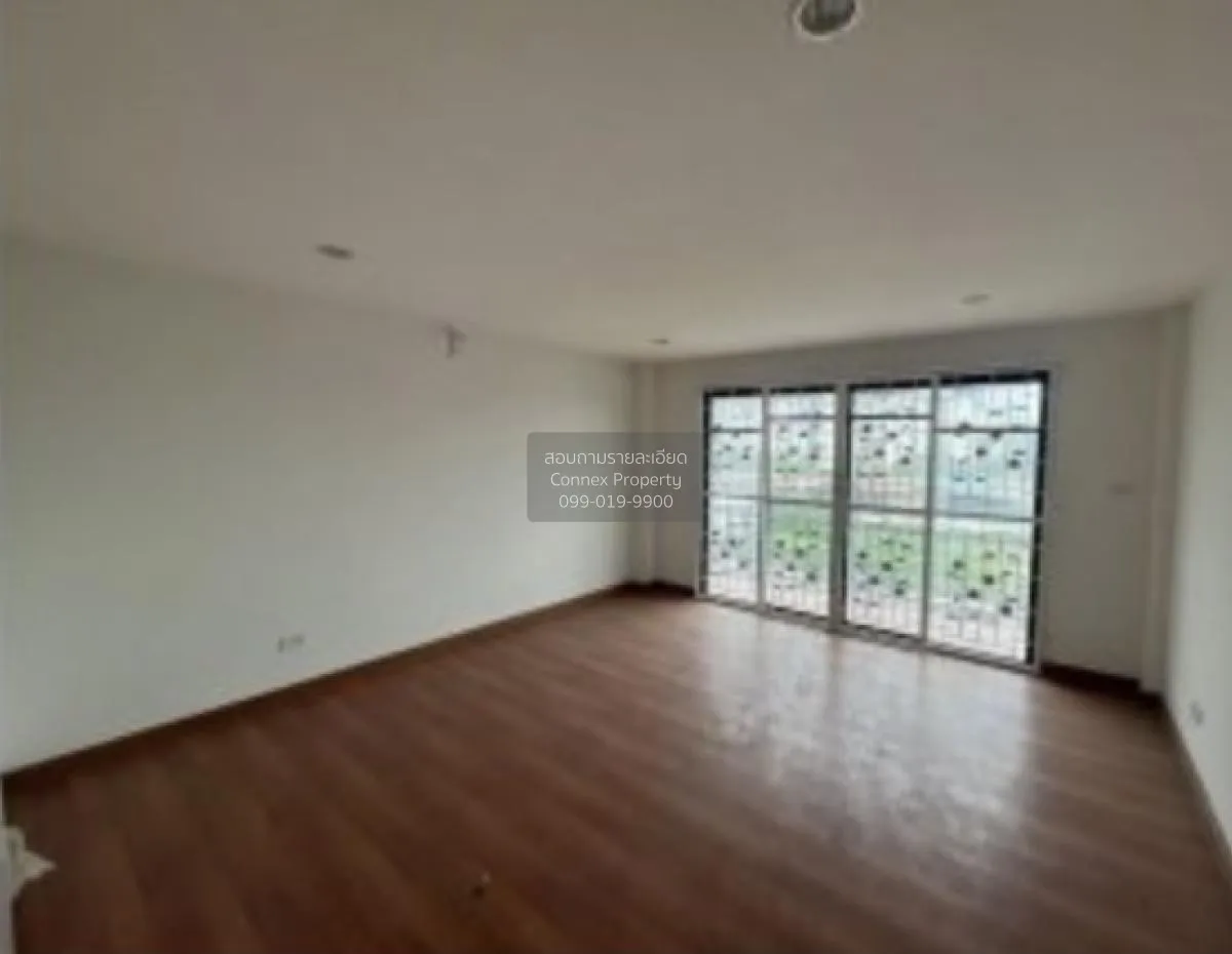 For Sale 3.5- storey commercial building area 82.40 square wah Ra