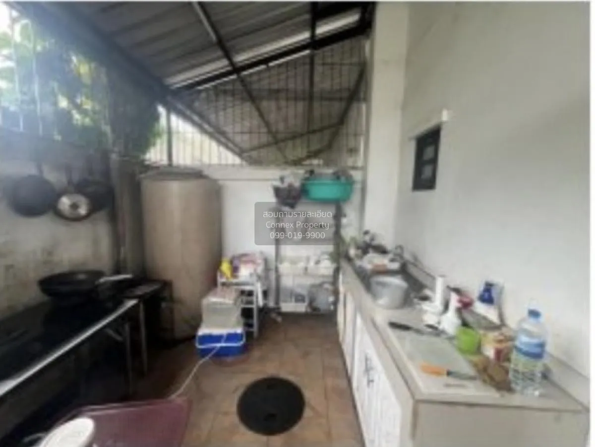 For Sale 3.5- storey commercial building area 82.40 square wah Ra