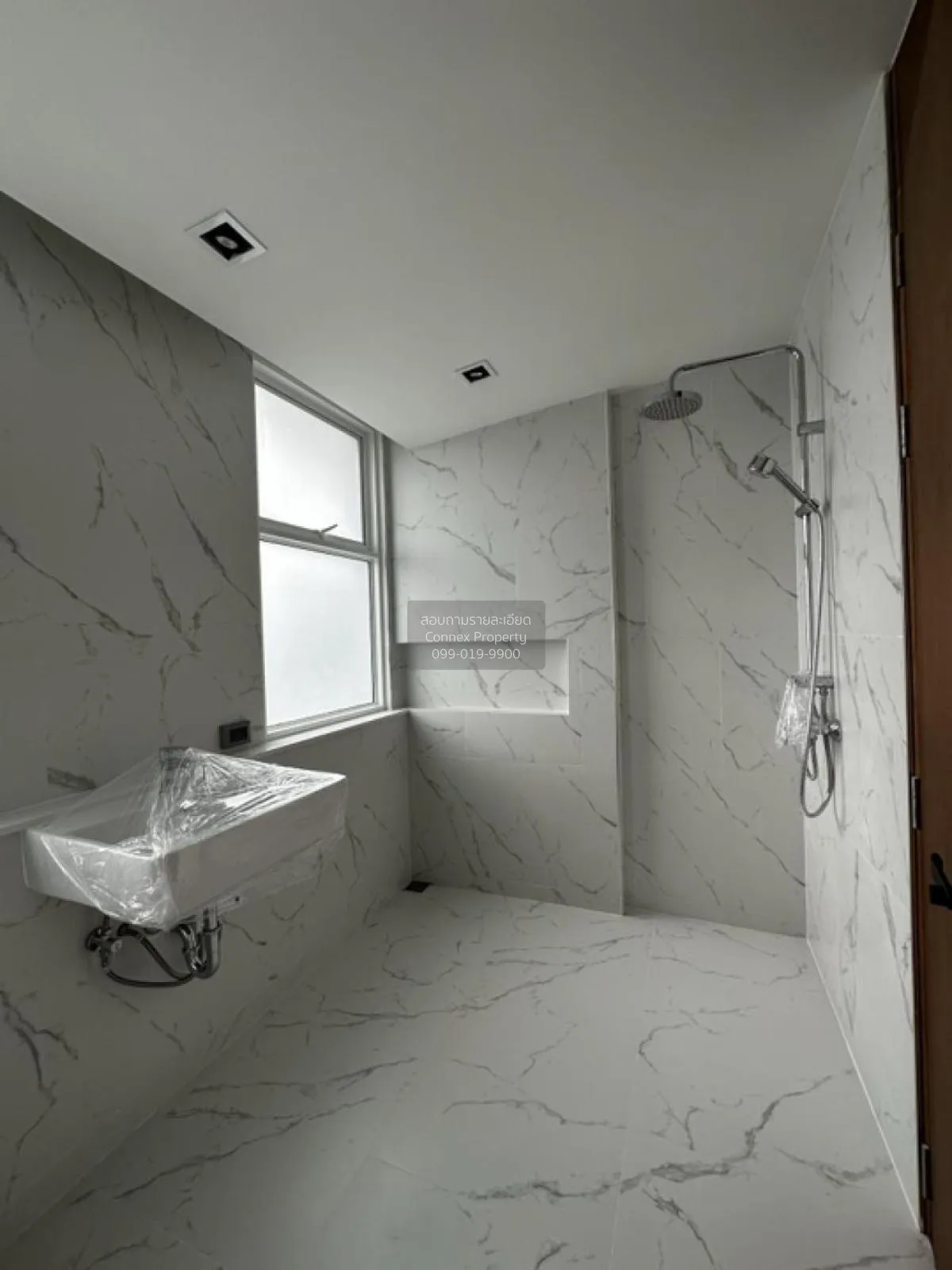 For Sale 3-storey townhouse, Rama 9 Soi 41, 28 sq m. , Suan Luang