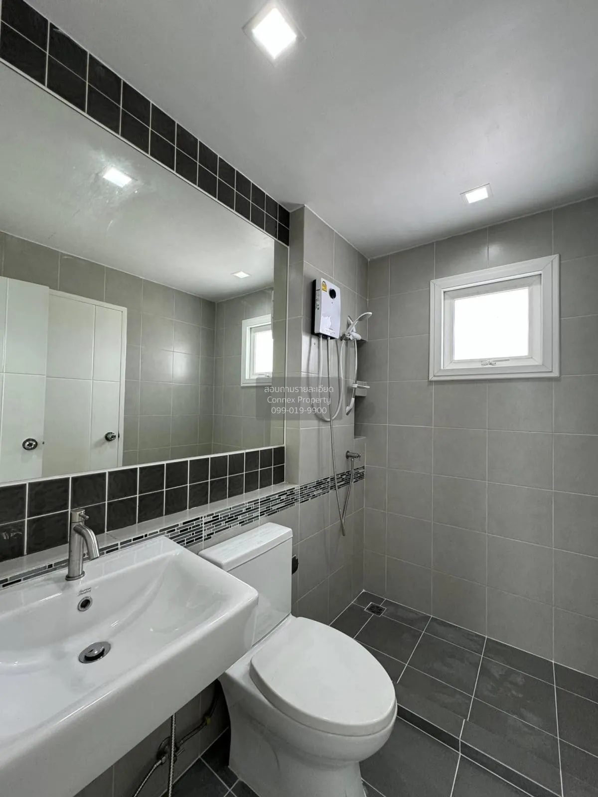 For Sale House , Kanasiri Chaiyaphruek - Wongwaen , corner unit ,