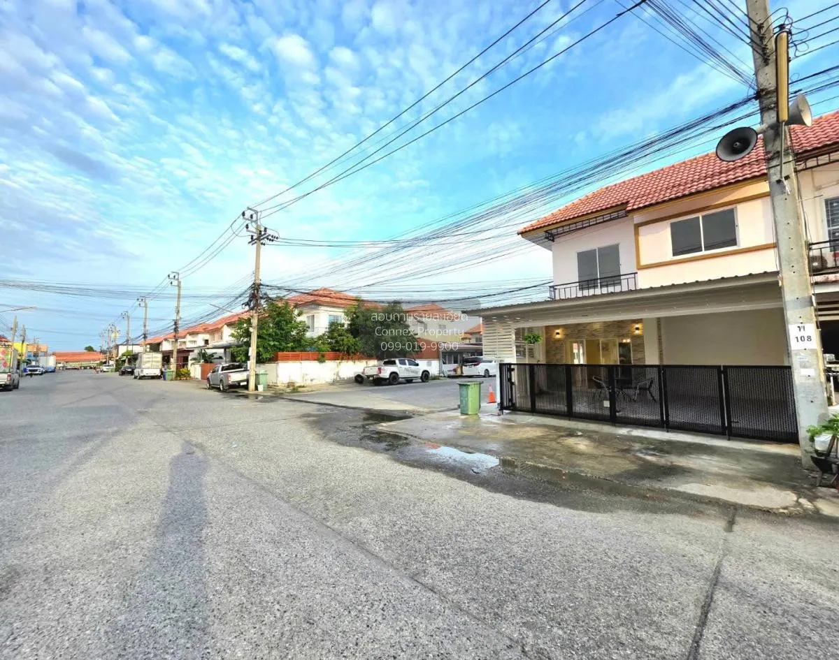For Sale Townhouse/Townhome  , Baan Chaiklong , corner unit , new 2