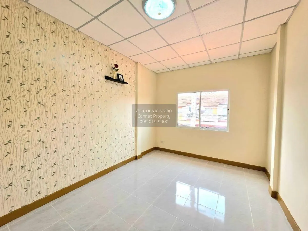 For Sale Townhouse/Townhome  , Baan Chaiklong , corner unit , new
