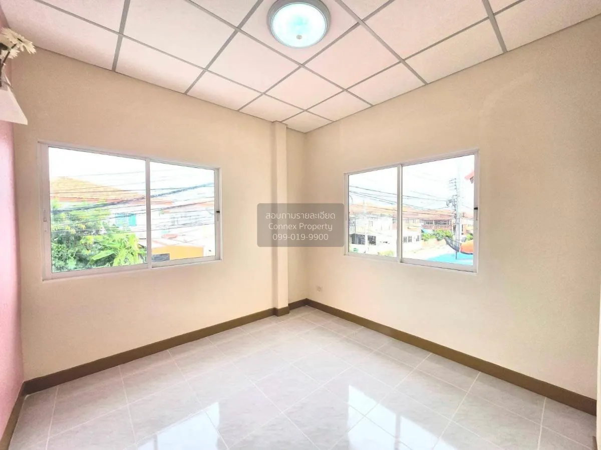 For Sale Townhouse/Townhome  , Baan Chaiklong , corner unit , new
