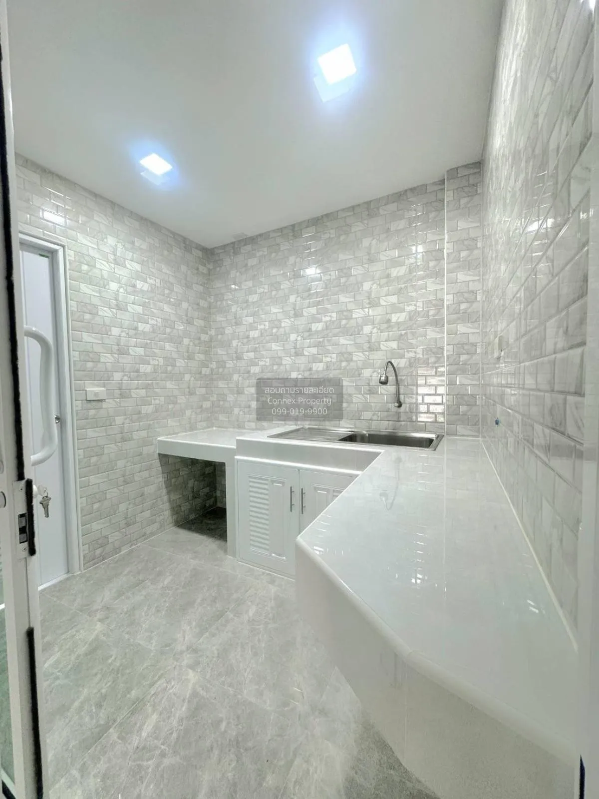 ขายทาวน์เฮ้าส์/ทาวน์โฮม  หมู่บ้านร่มไทร คลองลำเจียก 10 คลองกุ่ม เ