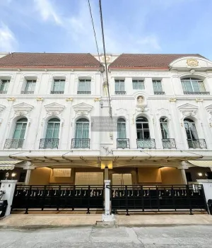 เช่าทาวน์เฮ้าส์/ทาวน์โฮม  บ้านกลางกรุง แกรนด์เวียนนา พระราม 3  หน้ากว้าง บางโพงพาง เขต ยานนาวา กรุงเทพ CX-126639