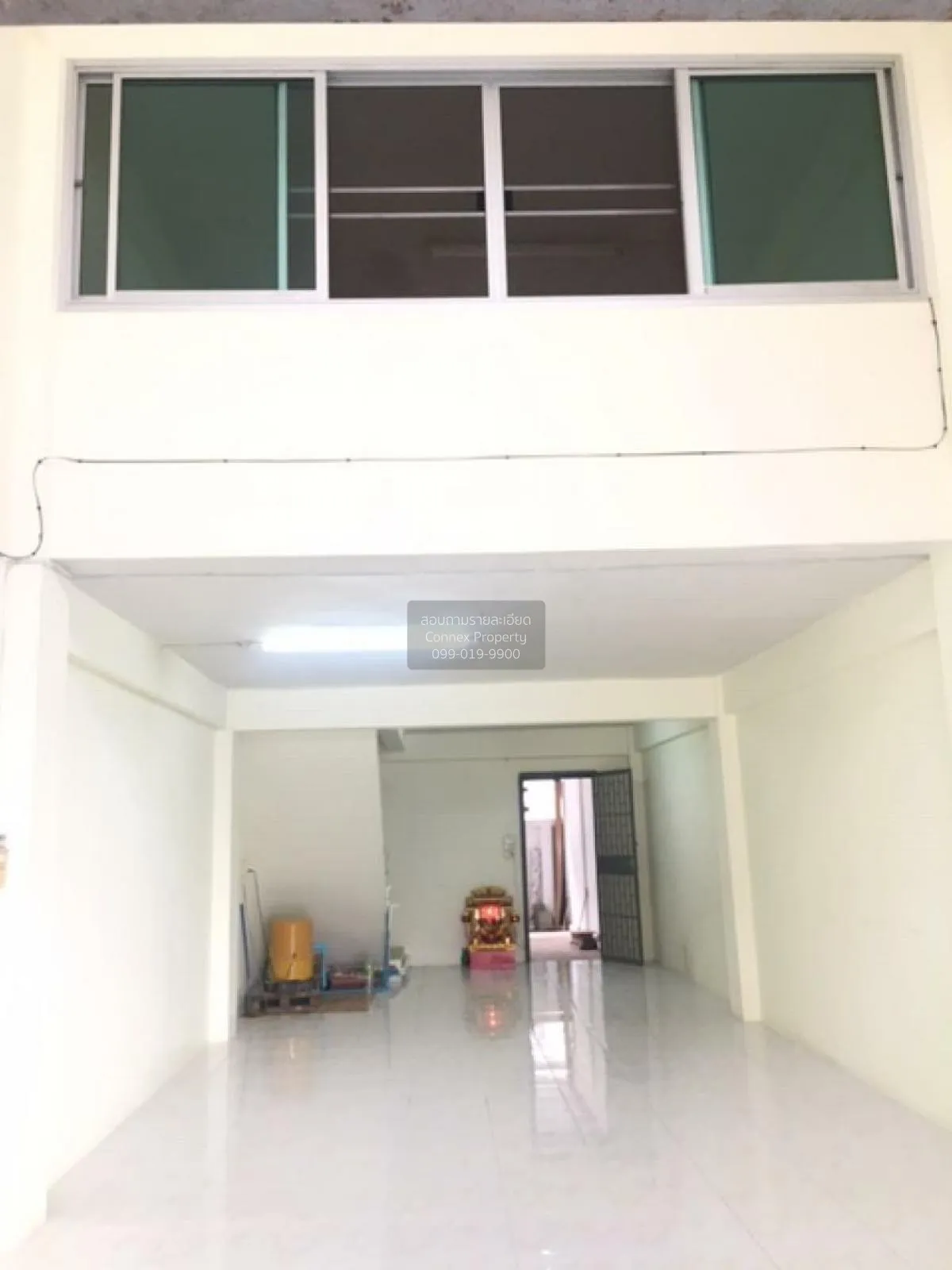 For Sale Commercial building 3.5 floors area 200 square meters Th 2