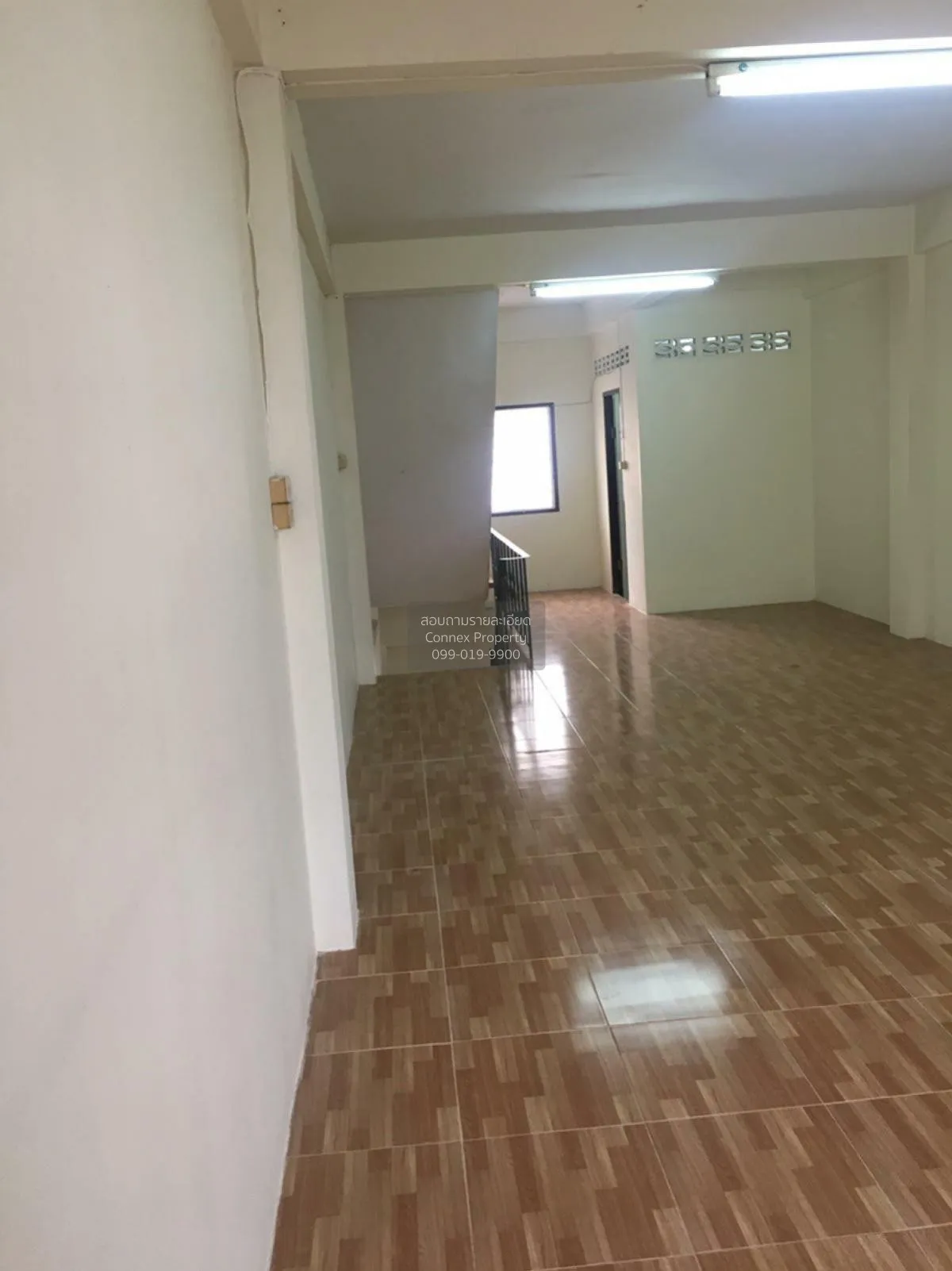 For Sale Commercial building 3.5 floors area 200 square meters Th