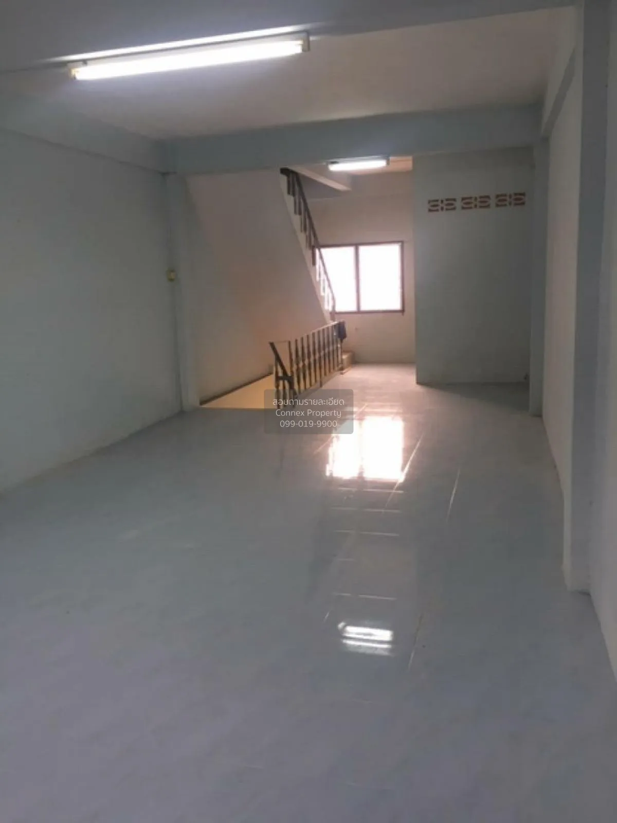 For Sale Commercial building 3.5 floors area 200 square meters Th