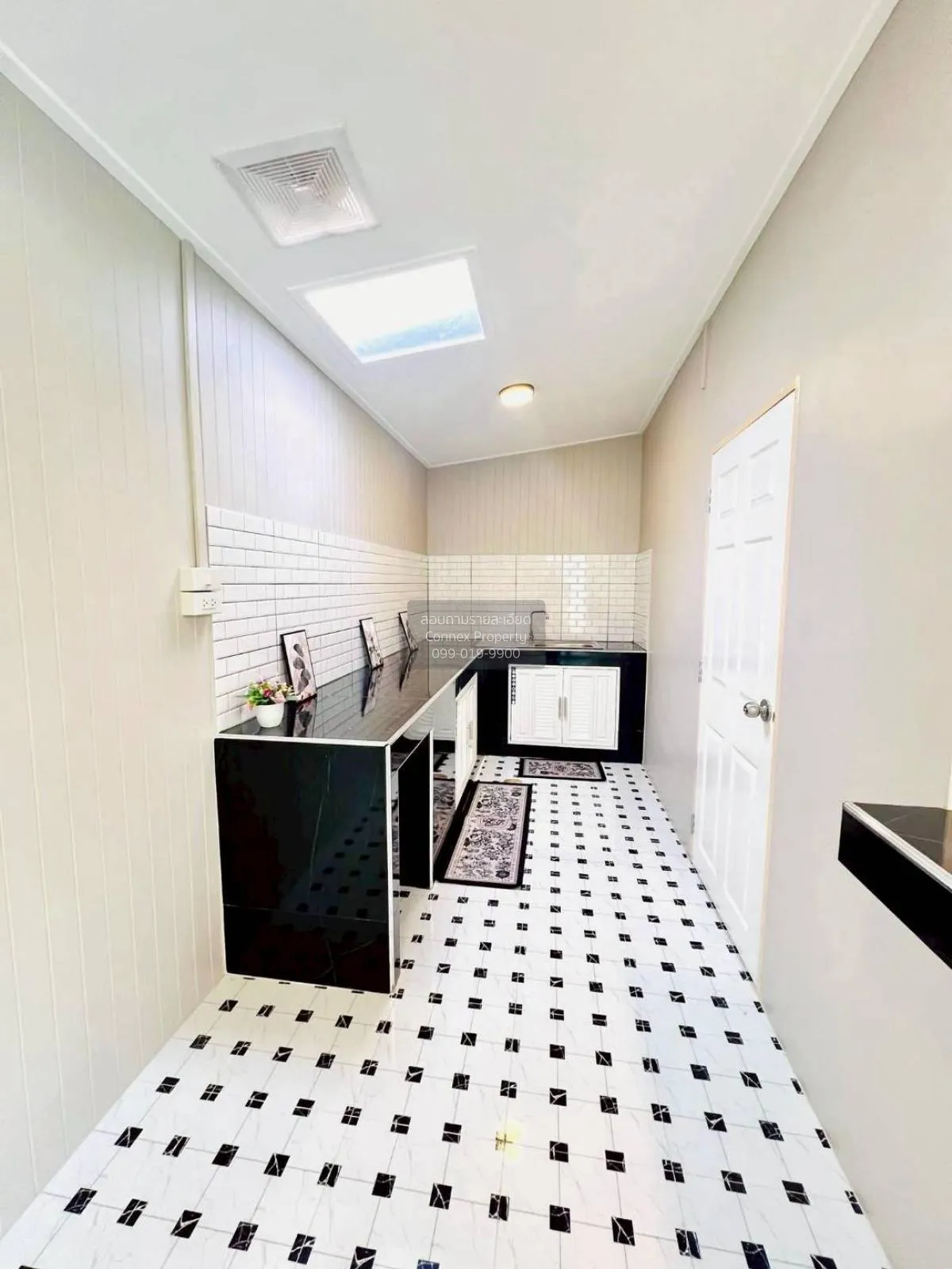 For Sale Townhouse/Townhome  , Pruksa 18/1 , corner unit , newly 