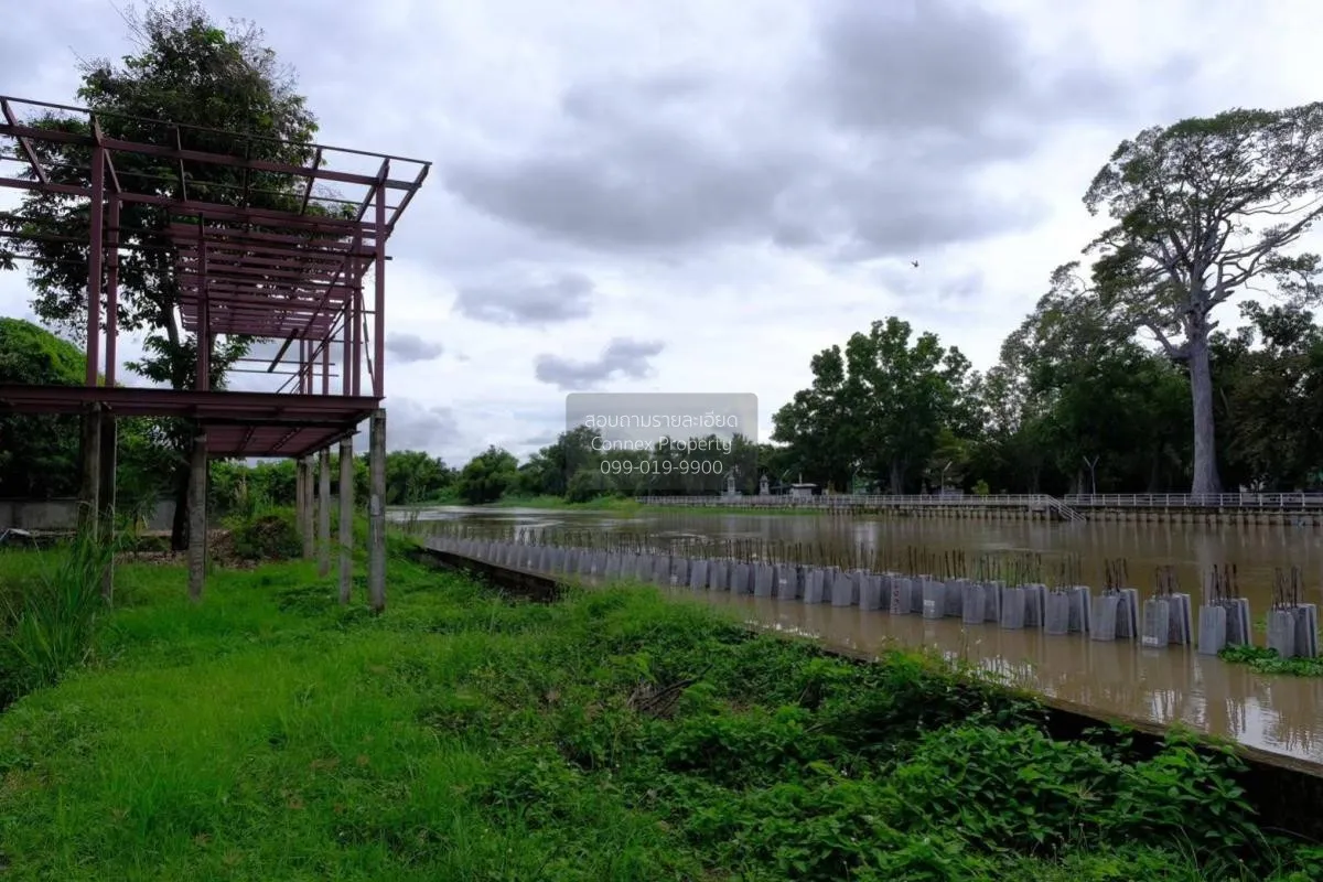 For Sale Land with buildings area 2-0-39 sq m Sam Chuk Suphan Bur