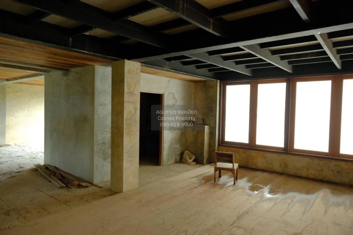 For Sale Land with buildings area 2-0-39 sq m Sam Chuk Suphan Bur