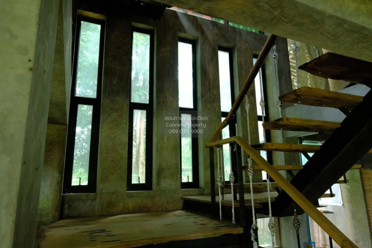 For Sale Land with buildings area 2-0-39 sq m Sam Chuk Suphan Bur