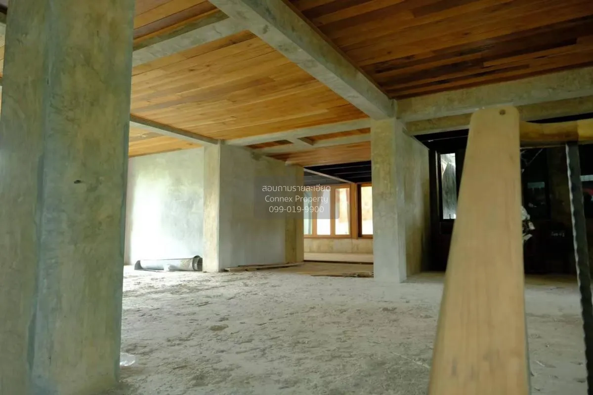 For Sale Land with buildings area 2-0-39 sq m Sam Chuk Suphan Bur