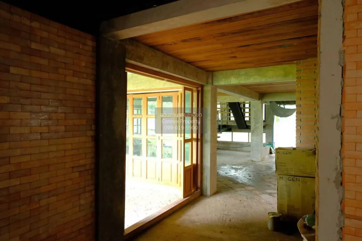 For Sale Land with buildings area 2-0-39 sq m Sam Chuk Suphan Bur