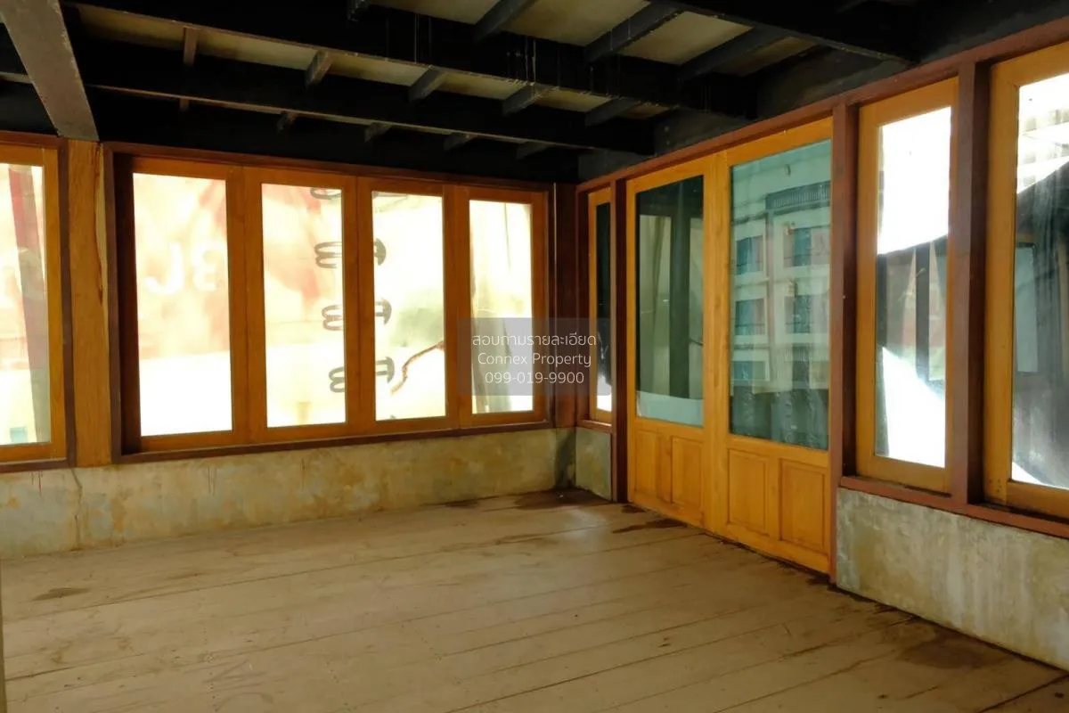 For Sale Land with buildings area 2-0-39 sq m Sam Chuk Suphan Bur