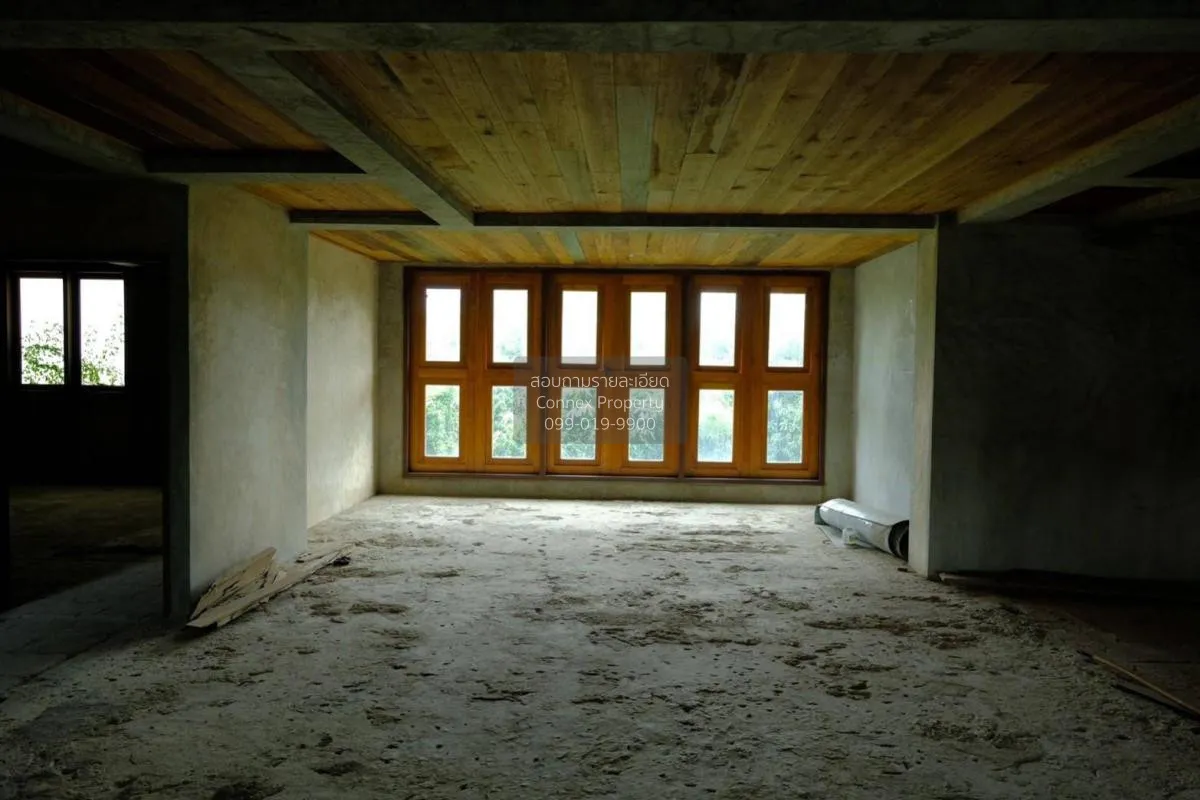 For Sale Land with buildings area 2-0-39 sq m Sam Chuk Suphan Bur