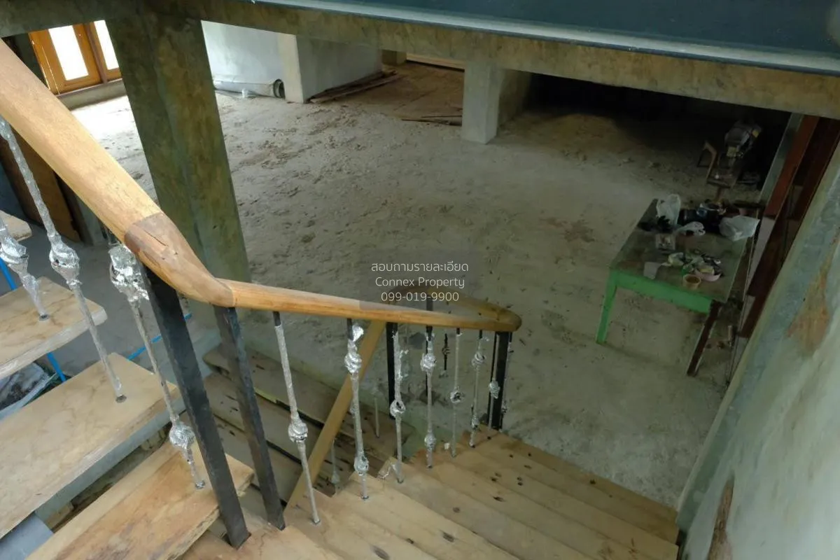 For Sale Land with buildings area 2-0-39 sq m Sam Chuk Suphan Bur