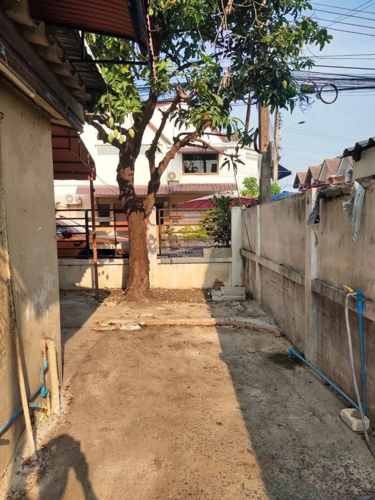 For Sale House , Saithip Songprapa 18 , corner unit , Si Kan , Do