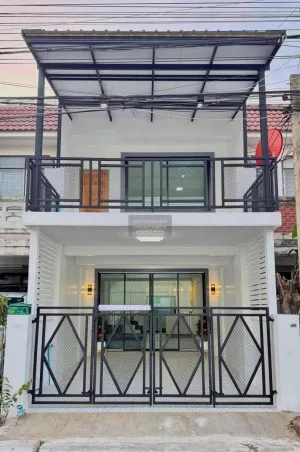 ขายทาวน์เฮาส์ 2 ชั้น พื้นที่ 17ตร.ม. ซอยเรวดี 57 เมืองนนทบุรี นนทบุรี CX-127676