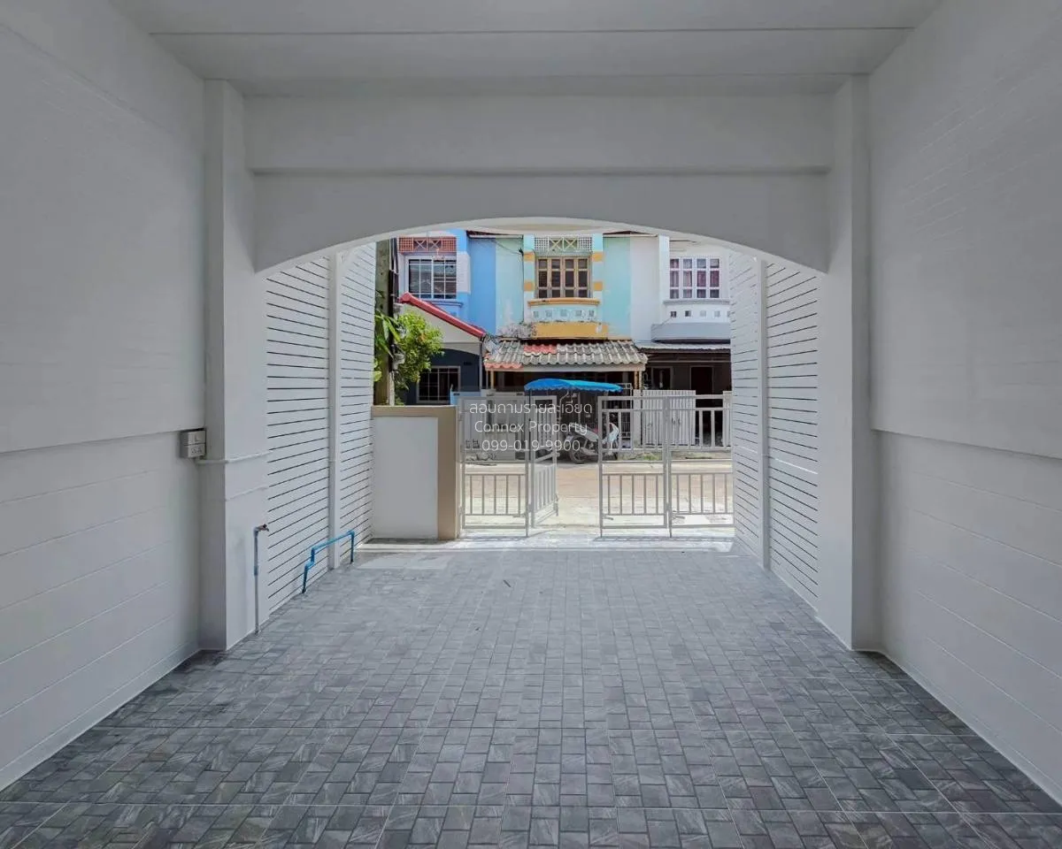For Sale Townhouse/Townhome  , Baan Piya Wararom 3  , newly renov 4