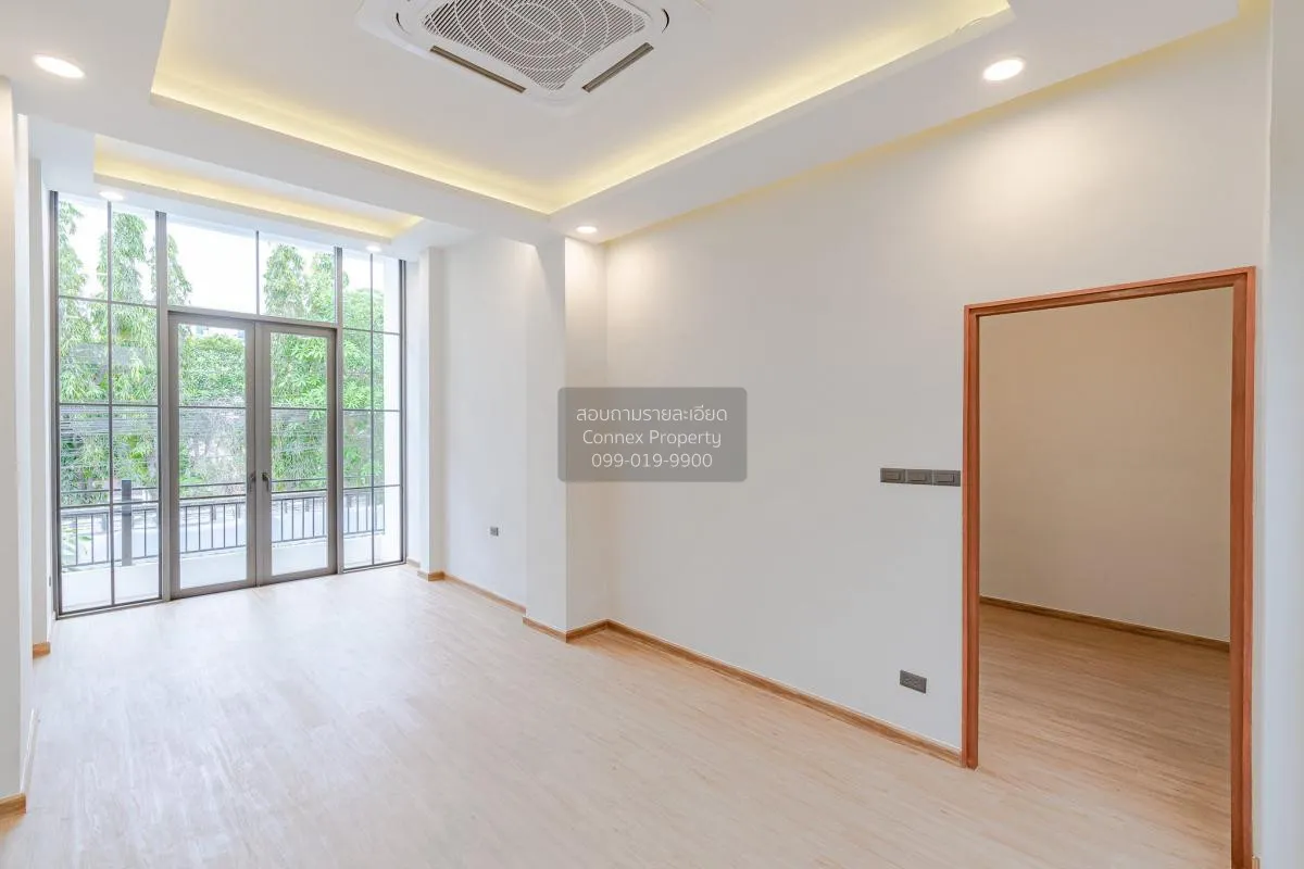 For Sale 2-storey townhouse, 33 sq m, Sukhumvit 71 , Khlong Tan N 2