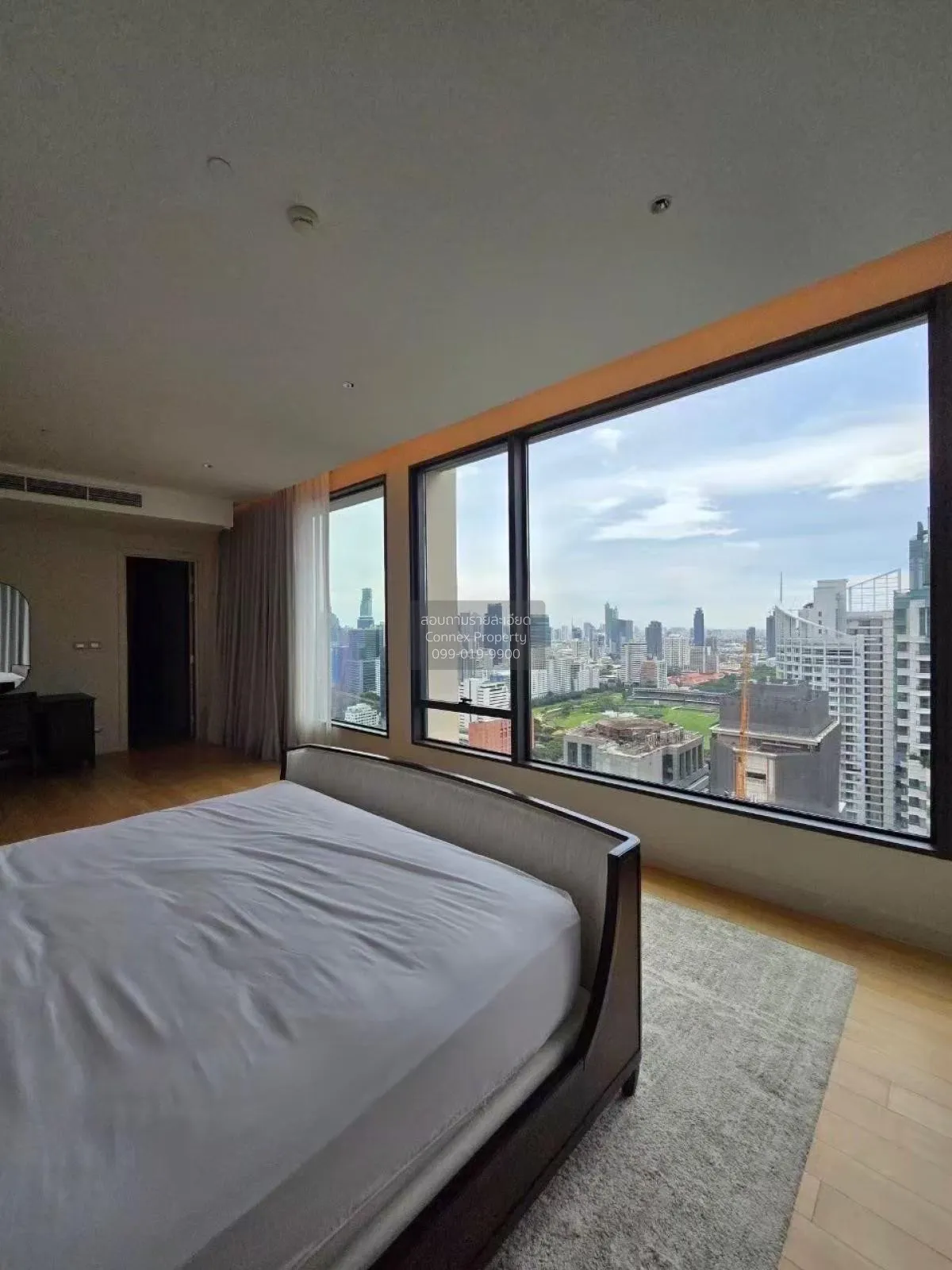 For Rent Condo , Sindhorn Residences , nice view , BTS-Chit Lom ,