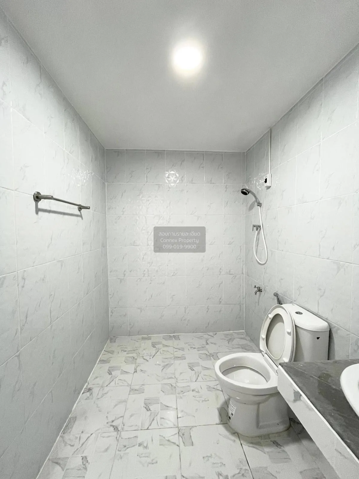 เช่าทาวน์โฮม 3 ชั้น เลียบทางด่วนรามอินทรา 200 ตารางเมตร ท่าแร้ง เ